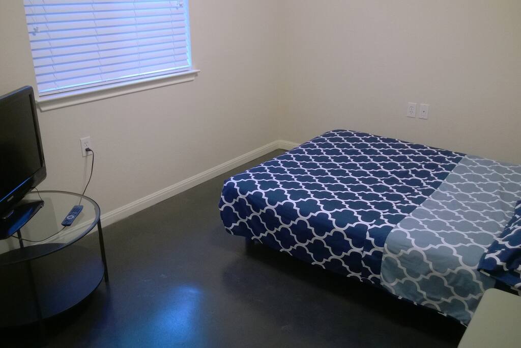 Guest bedroom #2. Full size futon with sturdy frame. TV with Roku stick and over-the-air antenna. Directly across from guest bedroom #1. You can use this as your own TV room if you are only staying in guest bedroom #1.