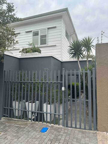 Family home in the City! gallery image 3