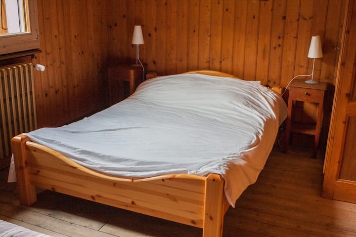 2 Dhoma gjumi (kati i parë)