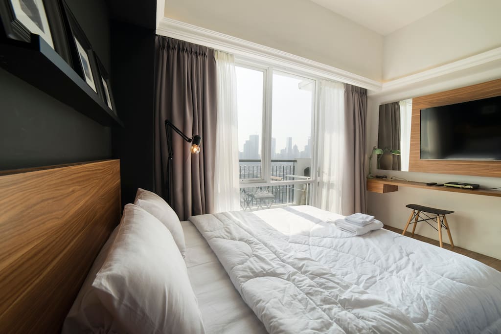 View from Bedroom (2). Using high quality of bed sheet and bed cover (all white colors) that will be changed every 3 days to maintain the cleanliness and hygiene.