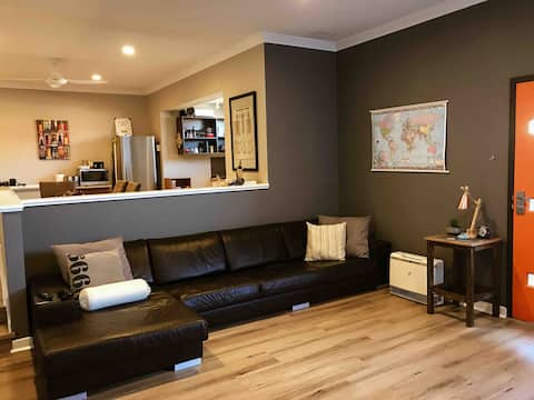 Top Airbnb: **LUXURY LARGE MODERN APARTMENT NEAR RIVER FRONT** in Perth