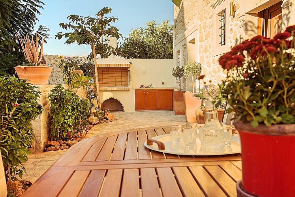 Barbeque & outdoor dining
