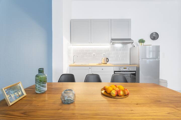 3BDR DESIGNER LOFT APT2&ROOF ACCESS ACROPOLIS VIEW gallery image 5