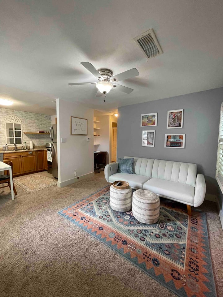 The Dallas Guesthouse - Dallas, TX