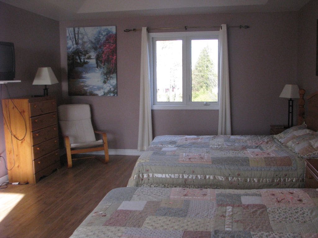 Master Bedroom with 2 Queen and double futon and ensuite