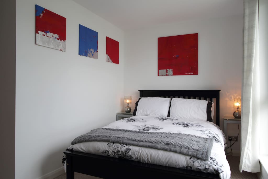 Guests spacious bedroom