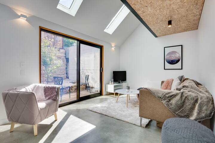 Well-appointed, architecturally designed home gallery image 4