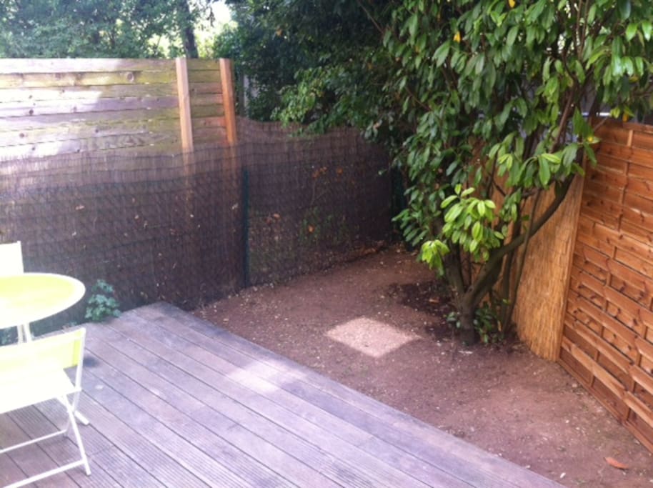 Le petit jardin et sa terrasse