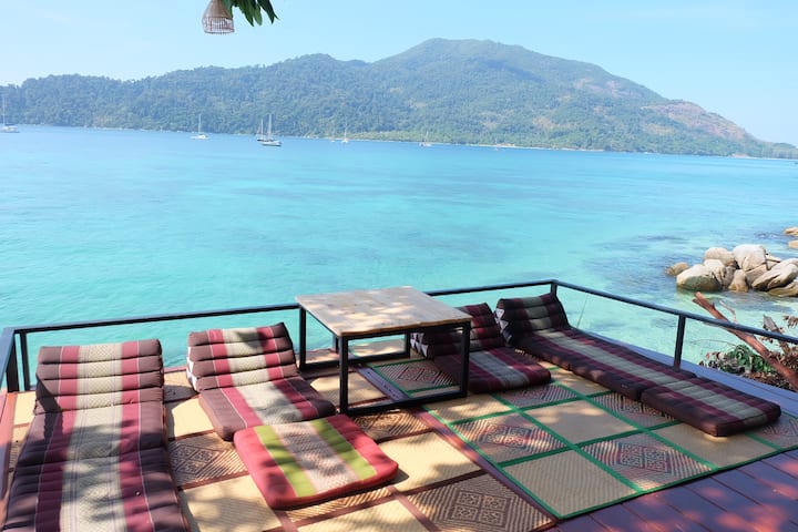 Exclusive Private sunset beach, Seaview bungalow