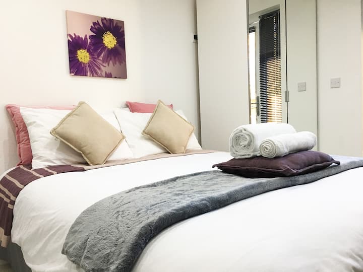 Double ensuite Iver/Heathrow/Pinewood/Windsor Houses for Rent in