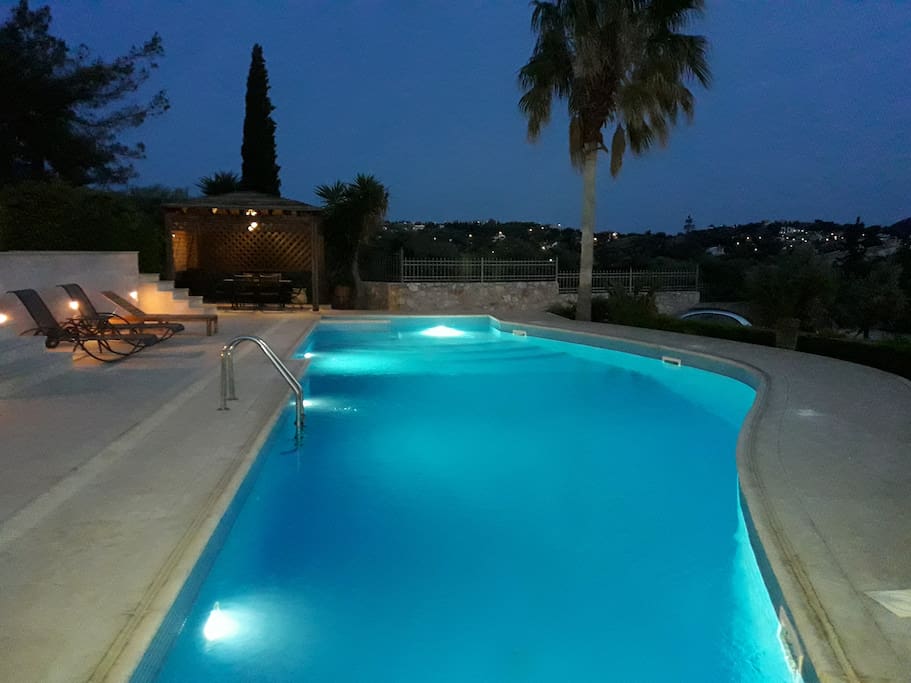 Evocative view of the pool and its surrounding area
