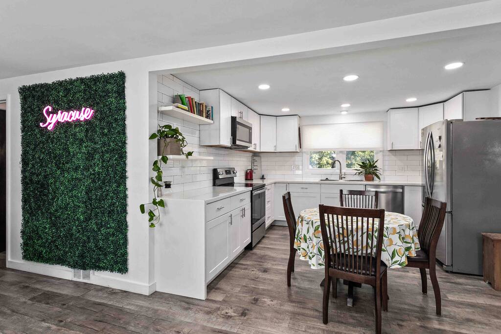 Airbnb Clean getaway close to Fair and downtown!
