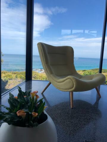 Seaside home ~ Hot Tub, Pool and Cliff Top Sauna