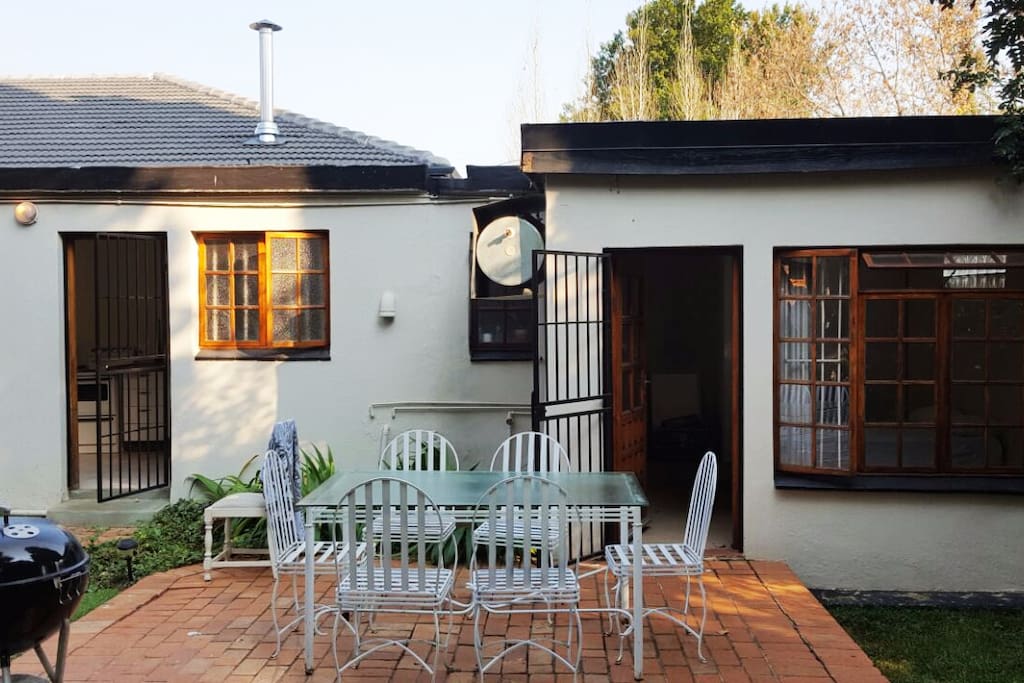 The cottage is open to the garden where you can enjoy a morning cup of coffee or enjoy the early evening hours
