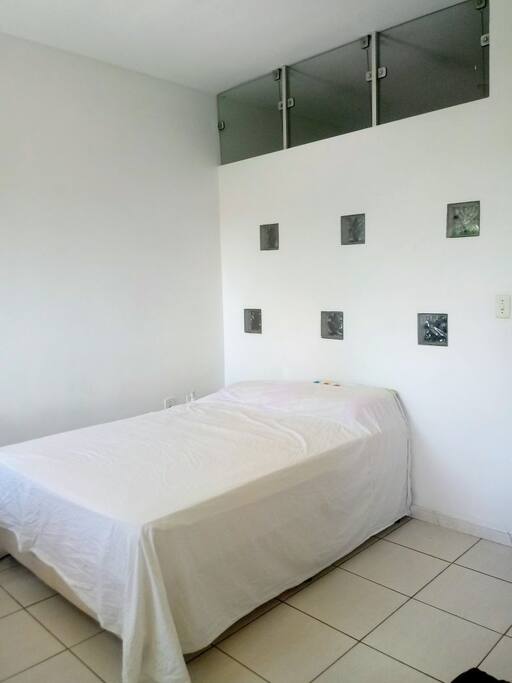 Quarto com cortinas blackout!