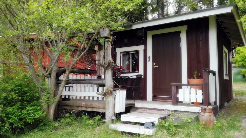 Lovely 1-room cottage close to nature