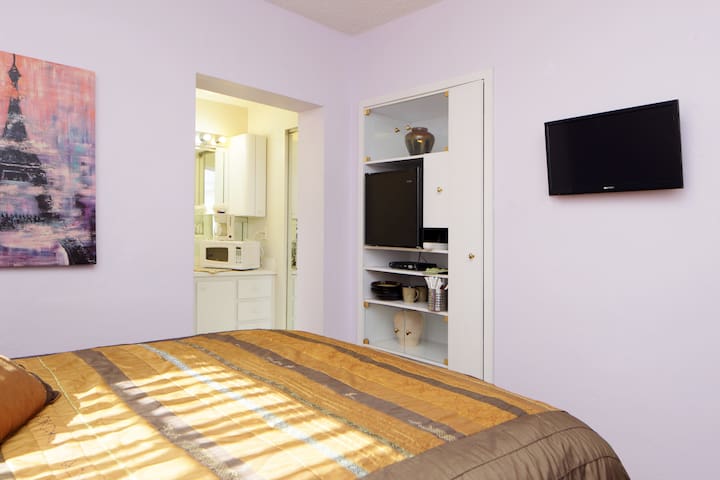 Private, Cozy & Quiet Miami Studio