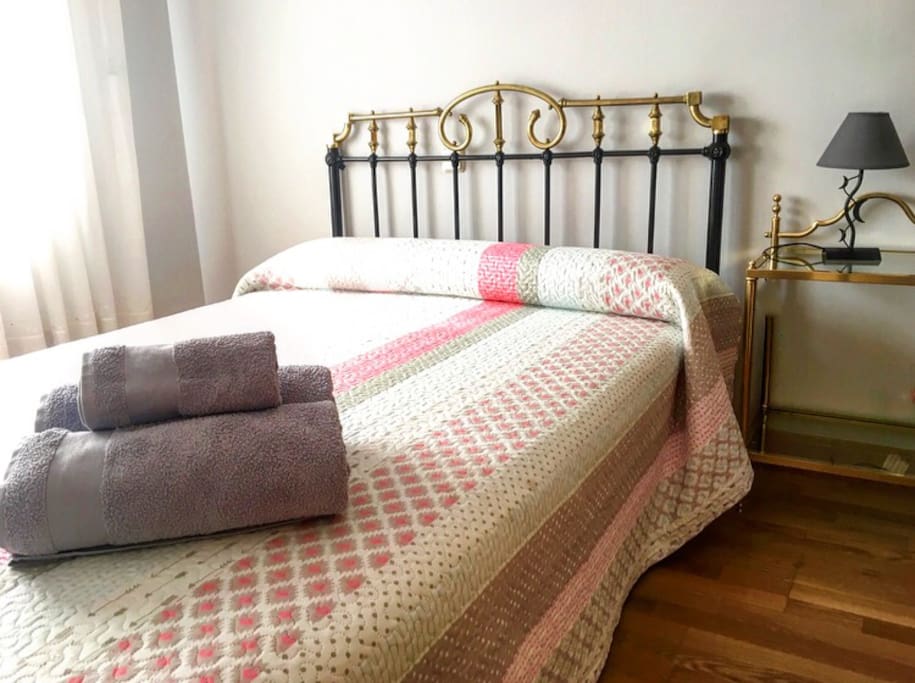 Habitación "Doble Sencilla y Cómoda" Cama matrimonio.