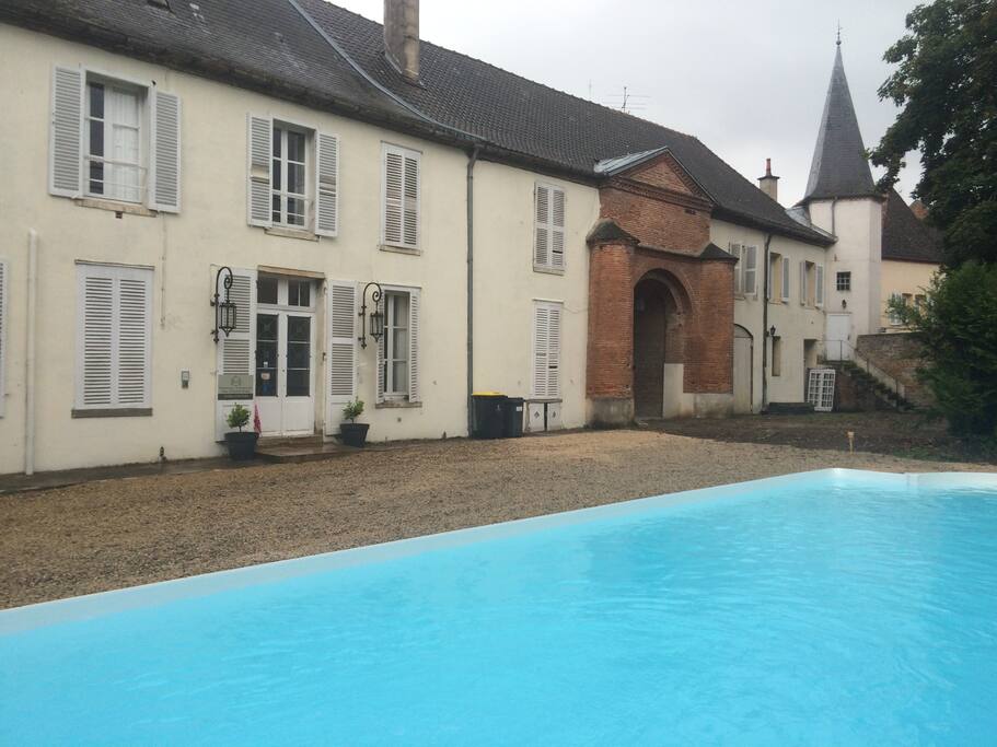 Une grande piscine 12*5 avec escalier balnéo vient d'arriver.