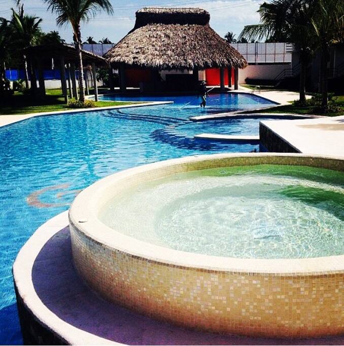 Jacuzzi, albercas y chapoteadero
