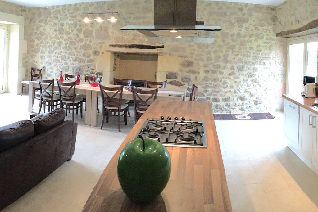 salle à manger, salon et cuisine équipée