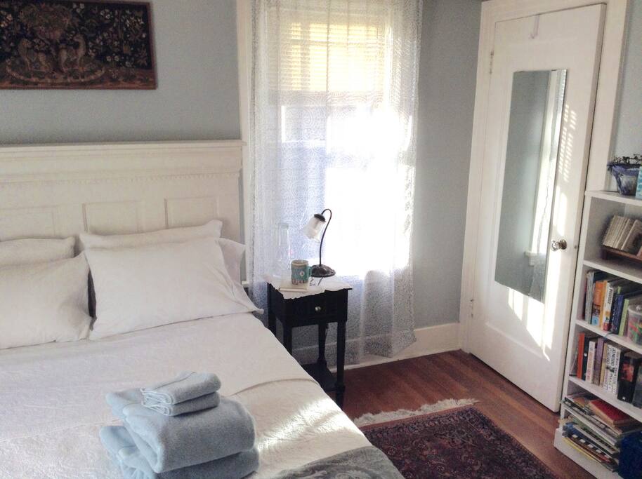 Private guest bedroom