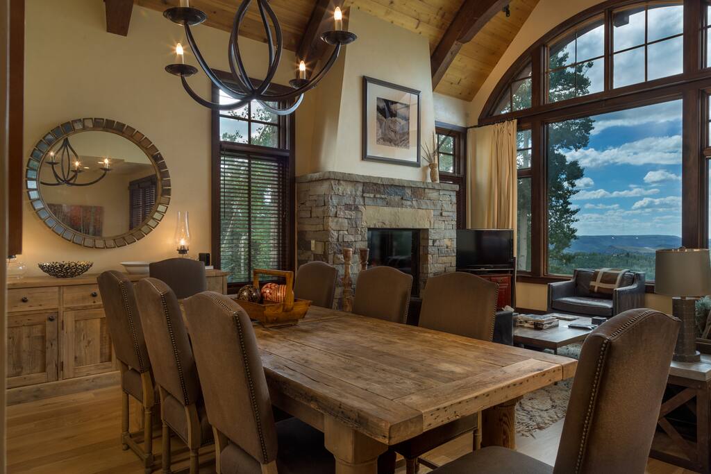 Dining space for 8 people