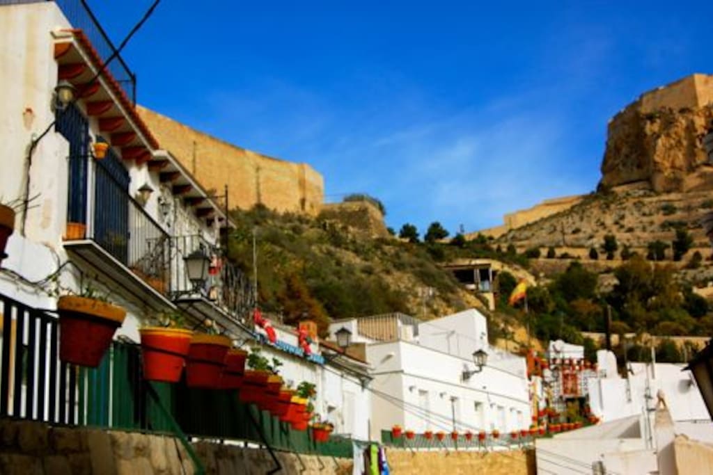 Vistas de la casa desde la escalera de la ermita