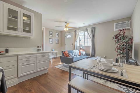 Popular Airbnb listing: New York Theme Suite 1BD/1BR ~Close To Shop in Palmdale