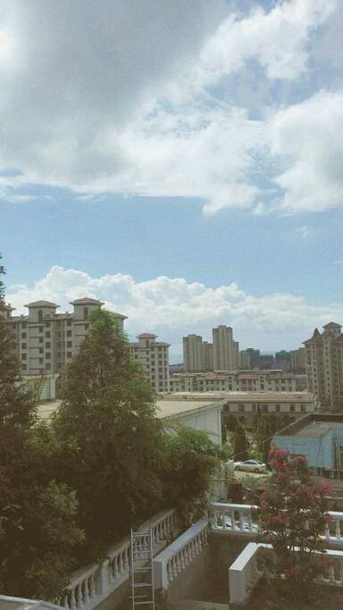 二楼阳台风景照