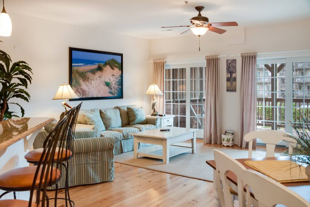 VP203: Ritzy Roost | Living