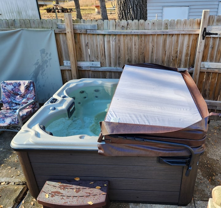 1940's River Cottage w/ Hot Tub Cottages for Rent in Gasconade