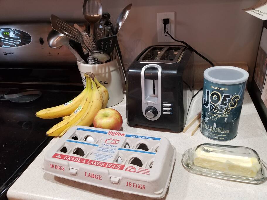Breakfast! Enjoy a healthy breakfast or snack.