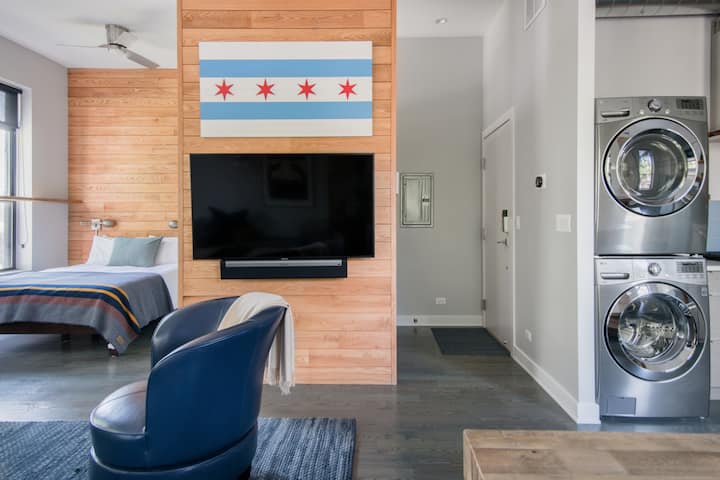 Explore Lincoln Park From A Polished Apartment - Chicago, IL