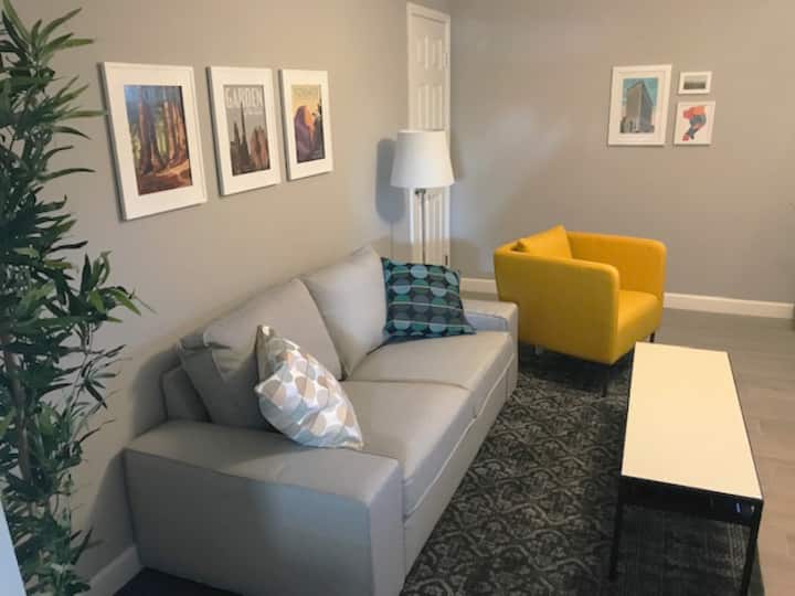 Newly renovated, solar, 2 BR near Bradley (Apt. E) Apartments for