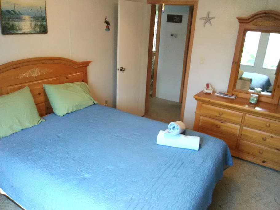 Queen Bed/room