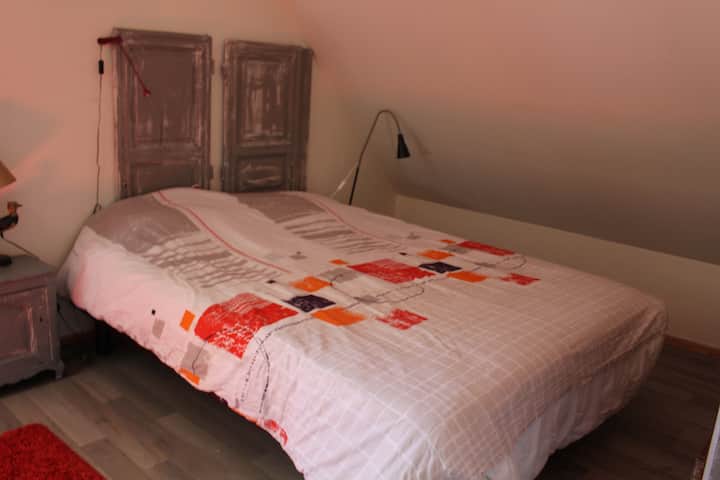 Spálňa - posteľ na podlahe 160