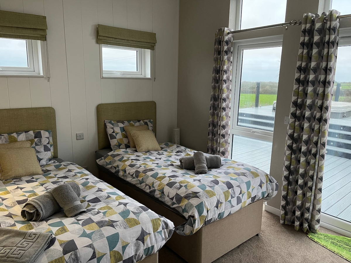 The second bedroom has full-size twin beds and also has an en-suite shower room