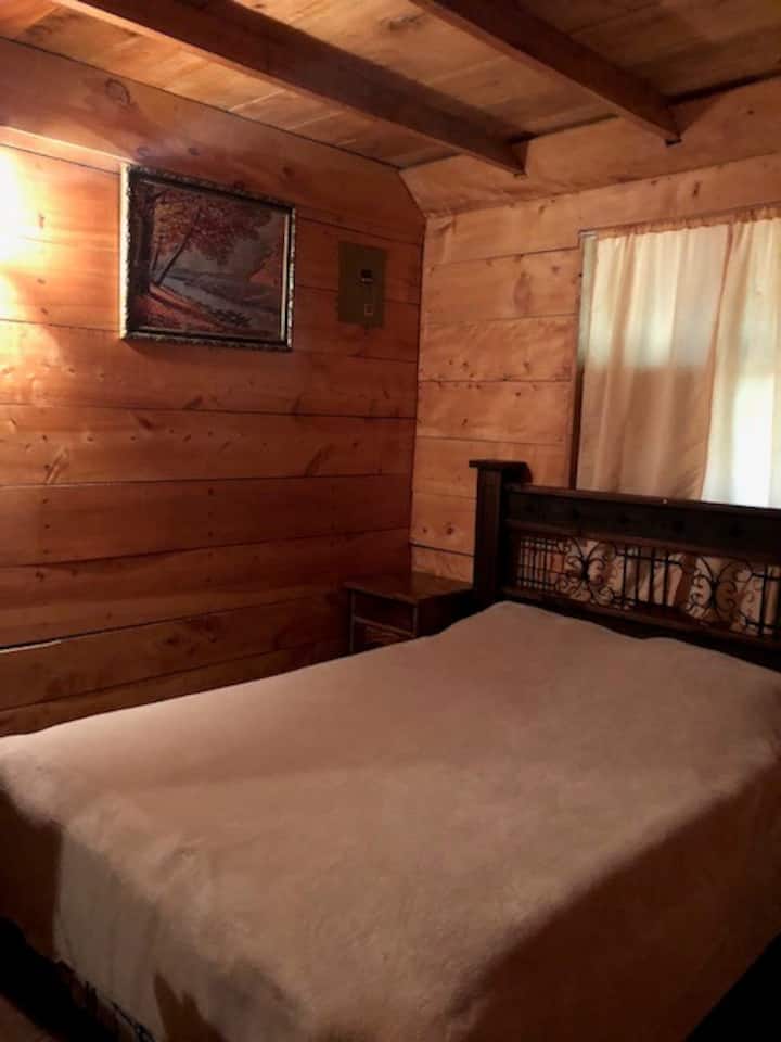 On the ground floor is the main room with a double bed. 