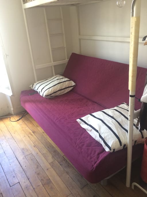 Room / Bed