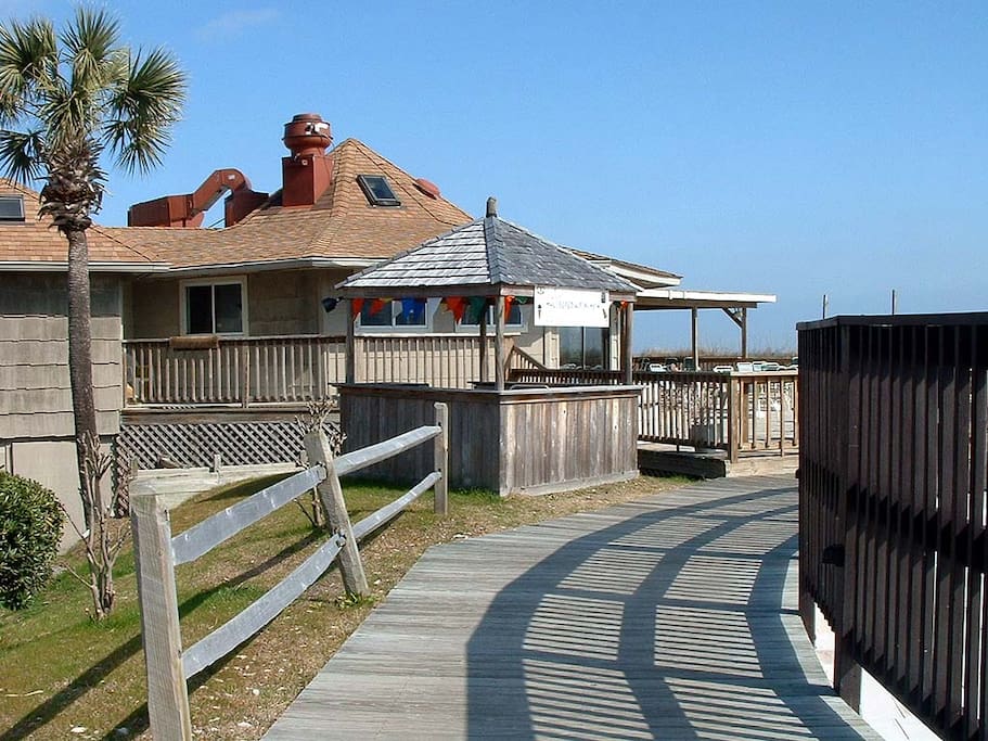Tiki bar near the pool and beach