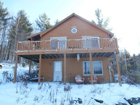 Captain Tom's Cabin - Secluded Vermont Getaway