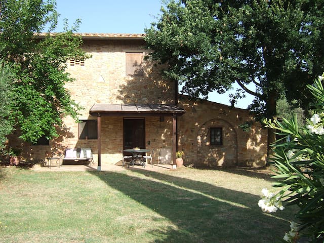 Tuscany cottage for 4 people