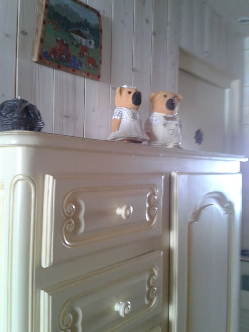 petite armoire dans l'entrée