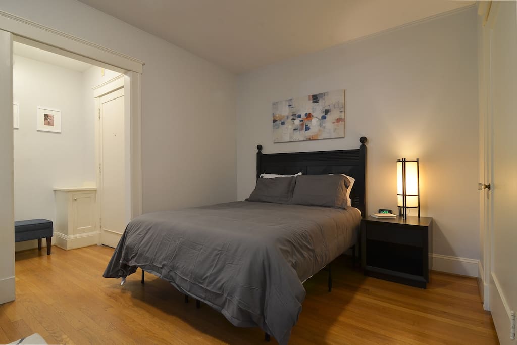 Comfortable queen size Tuft & Needle mattress