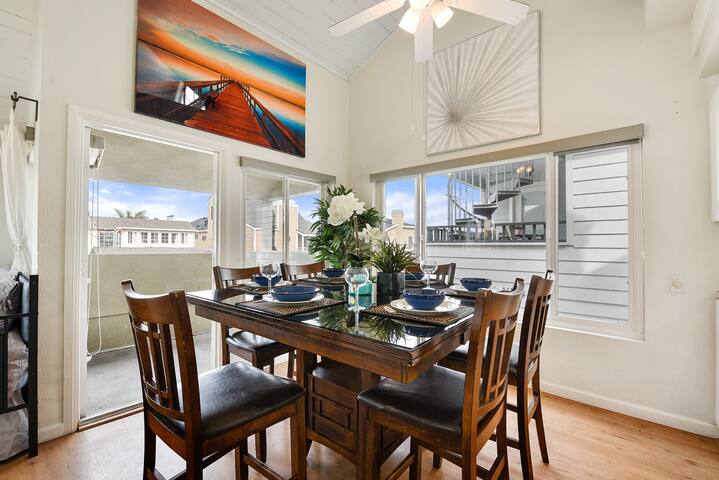 MB HUGE HOUSE! Guesthouse, & Garage gallery image 2