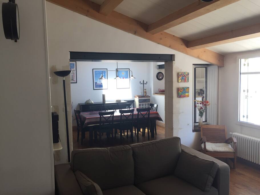 Vue du salon sur salle à manger