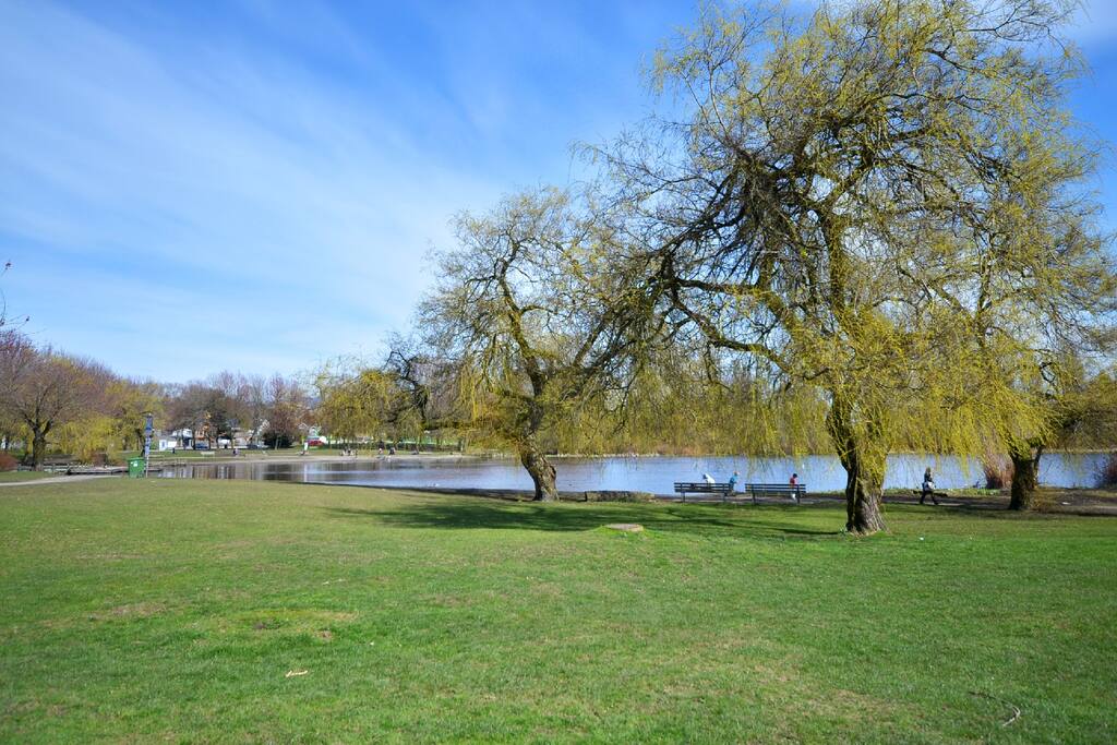 Trout Lake Urban Coach House Guesthouses for Rent in Vancouver