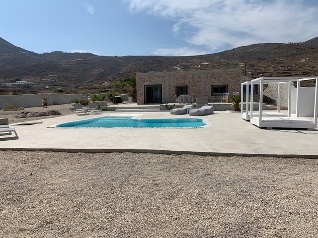 Villa Beltramo Santorini private pool villa gallery image 2