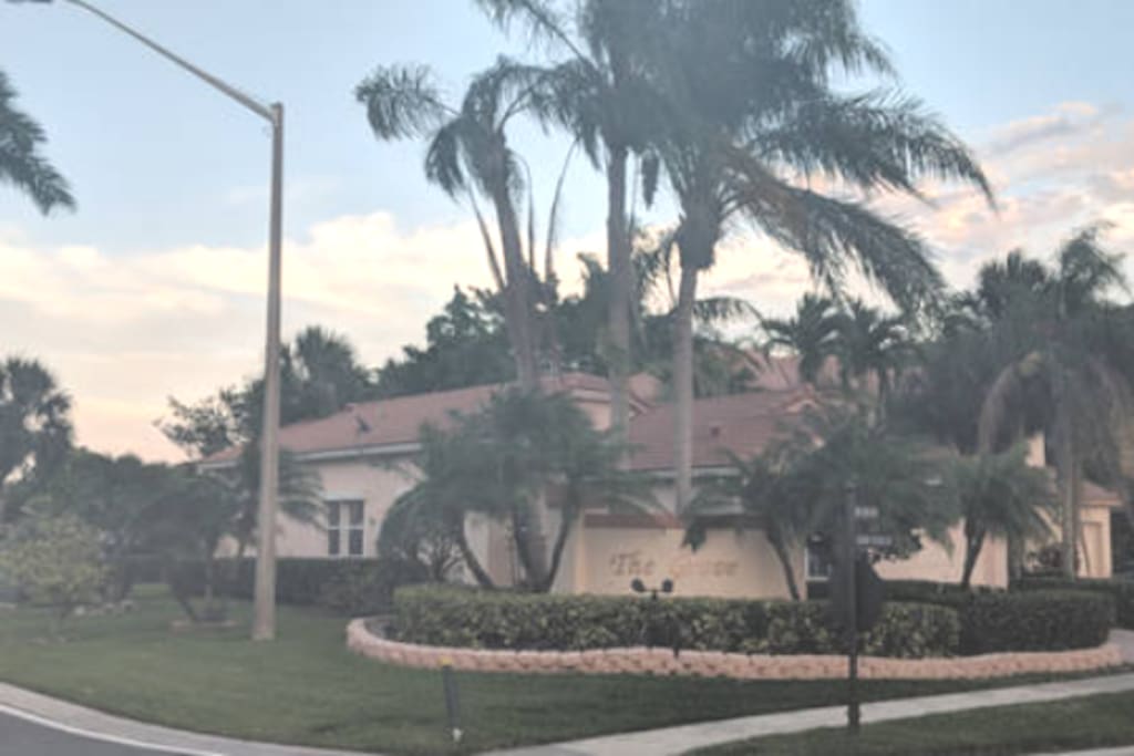 Beautiful Corner Lot on a quiet culdesac views of lakes, golf course, walking trails...private!